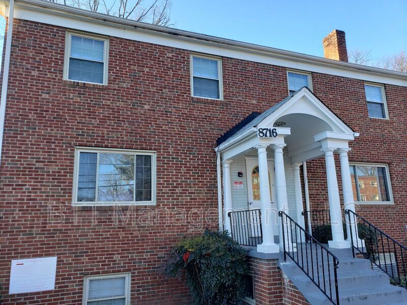 Foto principal - 8716 Plymouth St