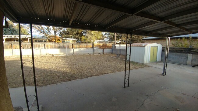 Foto del edificio - Welcome Home !! 4 Bedroom 3 Bath Available...