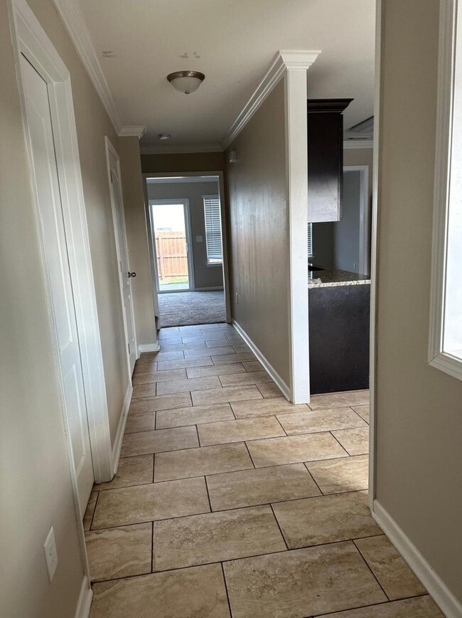 Building Photo - Bellvue Drive 14 (4 units)