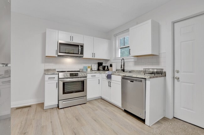 Building Photo - 609 Fairwood Ave