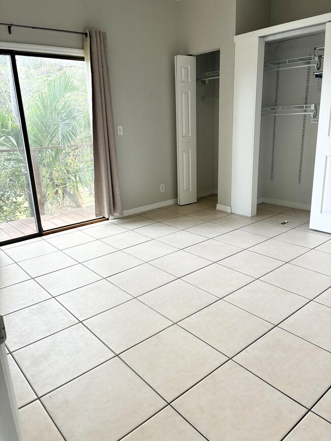 Building Photo - 118 Lakeview Ave