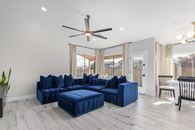 Foto del edificio - 16019 W Linden St