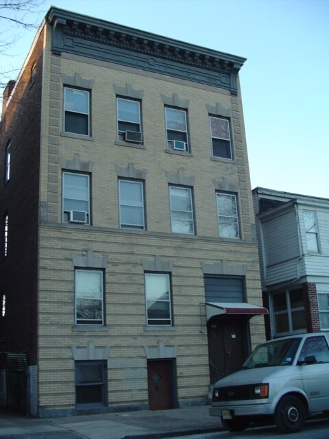 Primary Photo - 301 Shepard Ave
