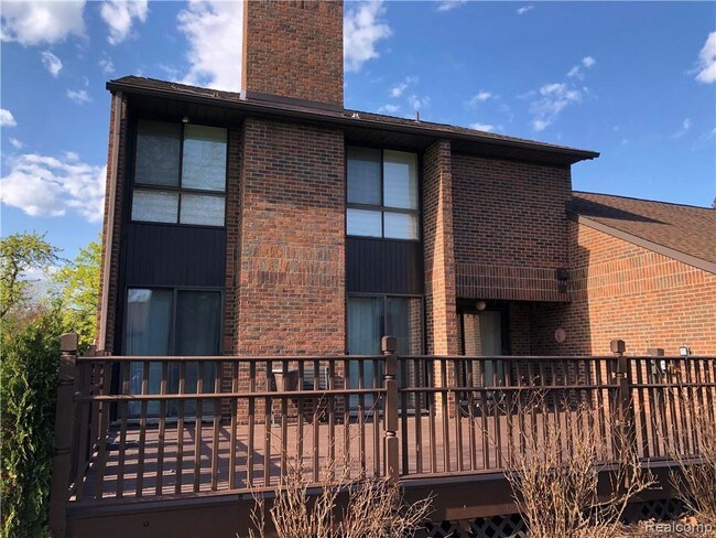 Building Photo - 3019 Lindenwood Dr