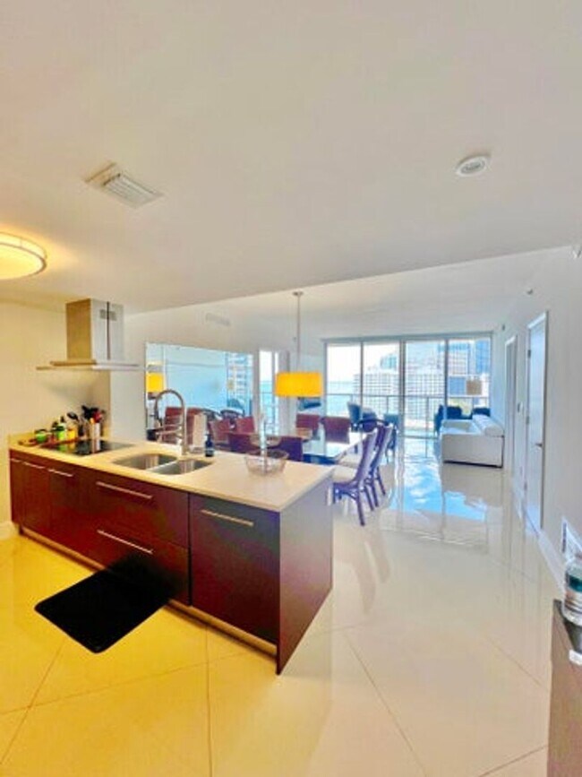 Foto del edificio - 495 Brickell Ave