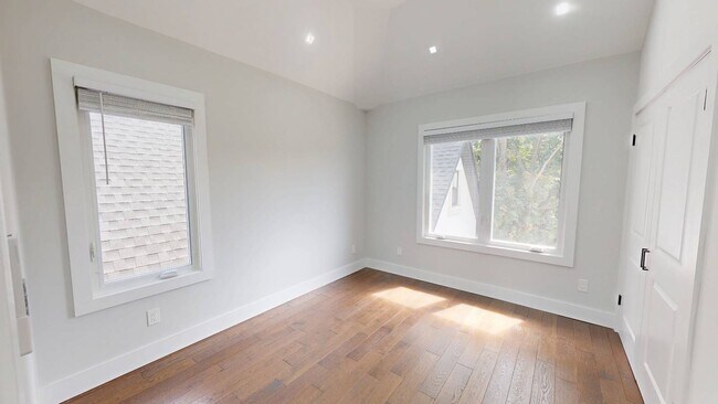 Foto del edificio - 93 Skidmore Ln