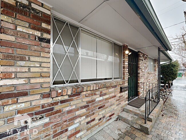 Building Photo - 229 Claremont St