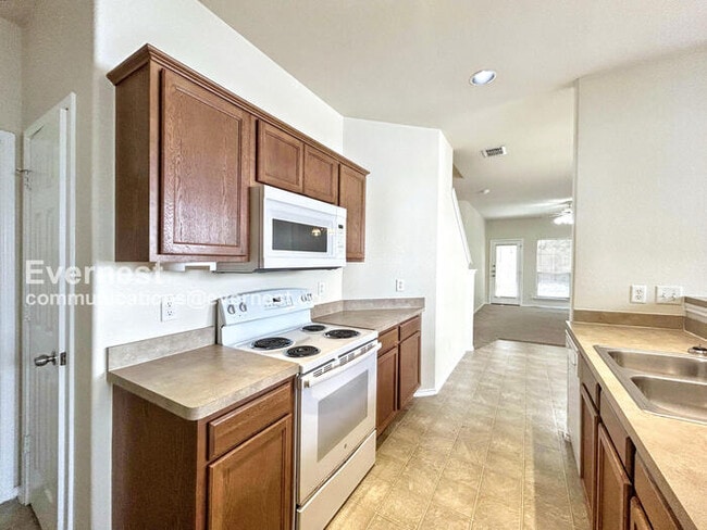 Building Photo - 2226 Hidden Meadow