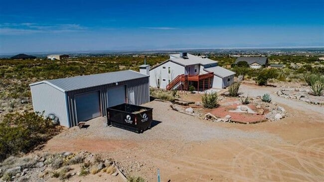 Building Photo - Home With All The Right Views!
