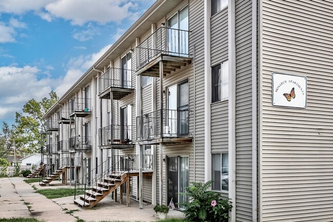 Building Photo - 1 Bedroom Apartment Near Downtown Papillion!