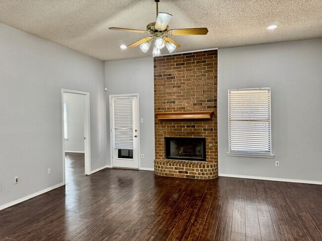 Foto del edificio - Beautifully Updated 3/2/2 in Frenship Scho...