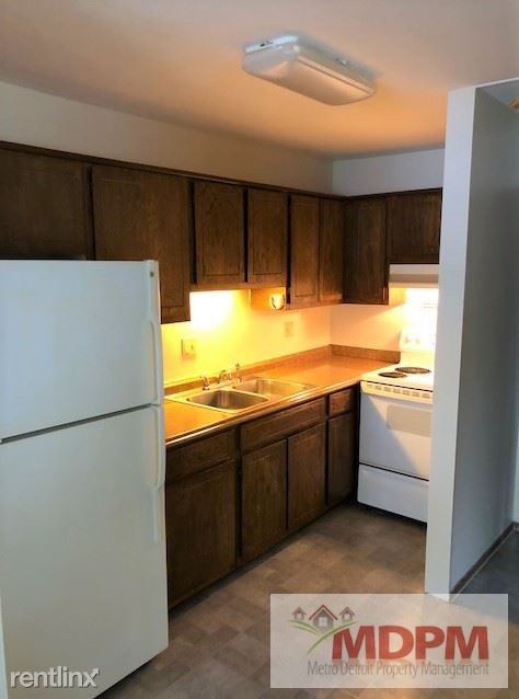 Building Photo - 2 br, 1 bath  - 9620 Elm St