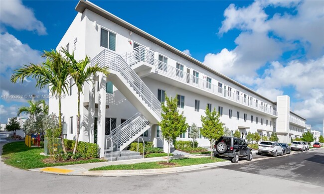 Foto del edificio - 6416 NW 102nd Ct