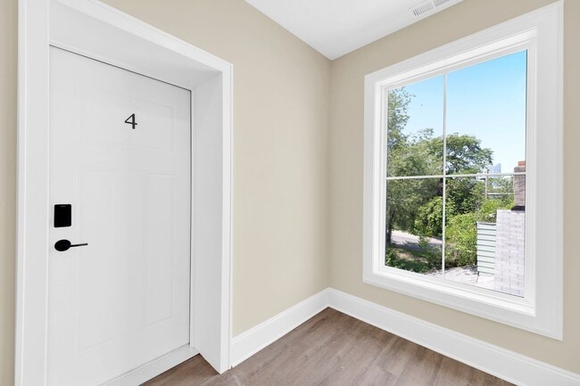 Building Photo - 2322 Scranton Rd