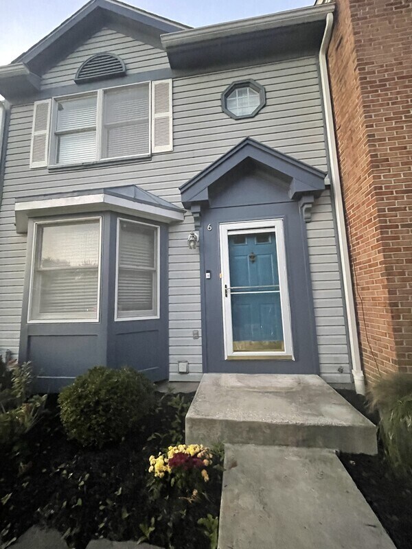 Primary Photo - 6 Hobb Ct