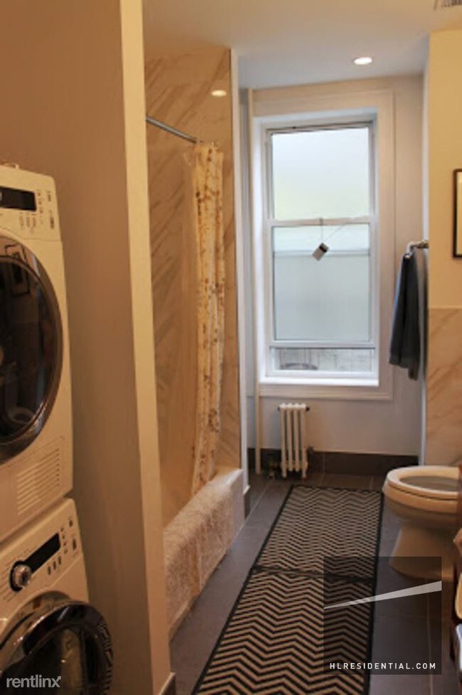 Building Photo - 533 8th St