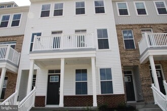 Building Photo - 713 Platinum Dr