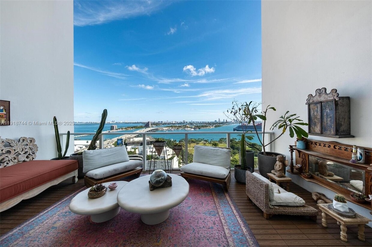 Foto principal - 1040 Biscayne Blvd