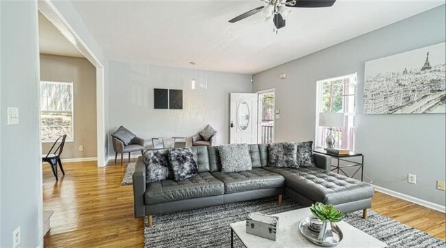 Foto del edificio - 339 Henry Aaron Ave SW