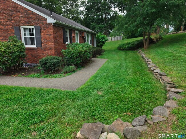 Foto del edificio - 1 Old Farms Ln