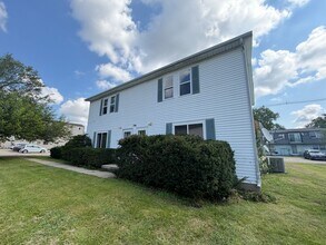 Building Photo - 706 Crescent Dr