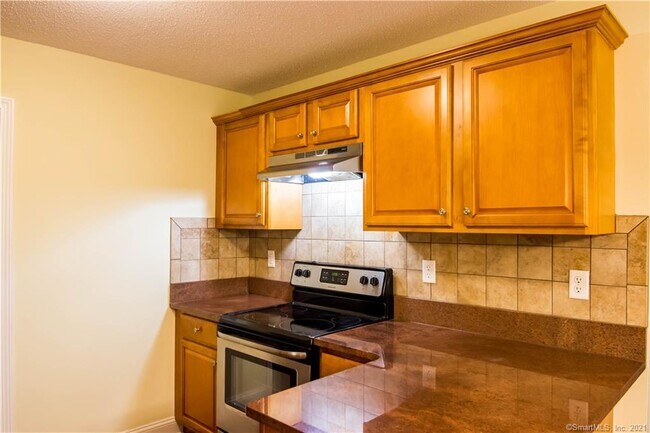 Foto del edificio - 61 Woodland Dr