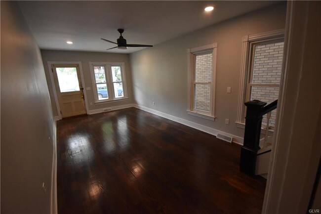 Building Photo - 618 Pardee St