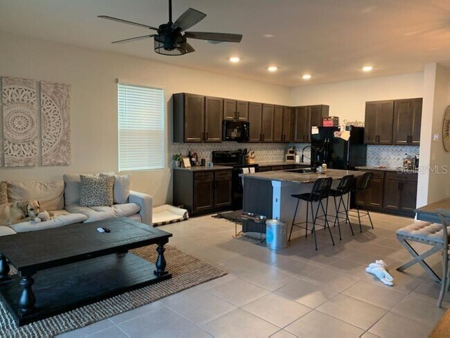 Foto del edificio - 8754 FALLING BLUE Pl