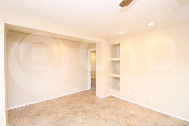 Building Photo - 5216 E Florian Ave