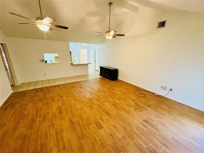 Building Photo - 7223 Foxway Ln