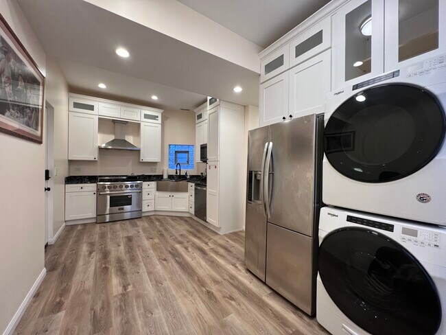 Foto del edificio - 3254 S Emerald Ave