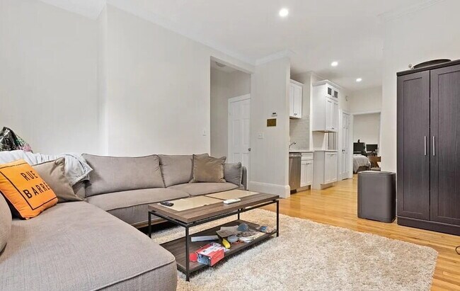 Foto del edificio - Secure This Beautiful Unit Today