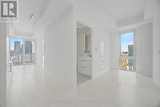 Building Photo - 308 Jarvis St