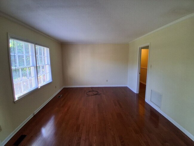 Building Photo - 3 Bedroom/2 Bath Home in Valdosta!
