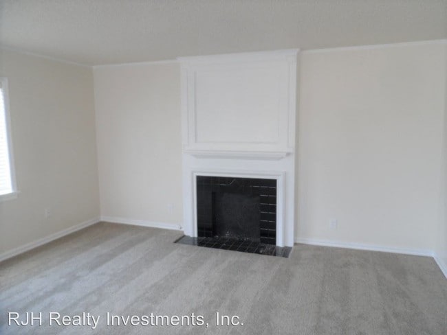 Building Photo - 6527 Avondale Dr