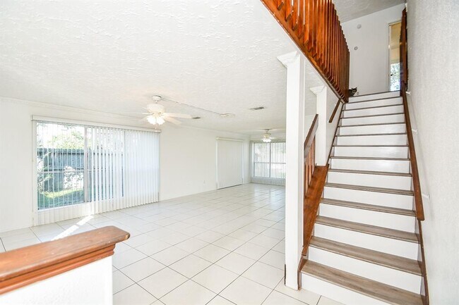 Foto del edificio - 12311 Grove Meadow Dr