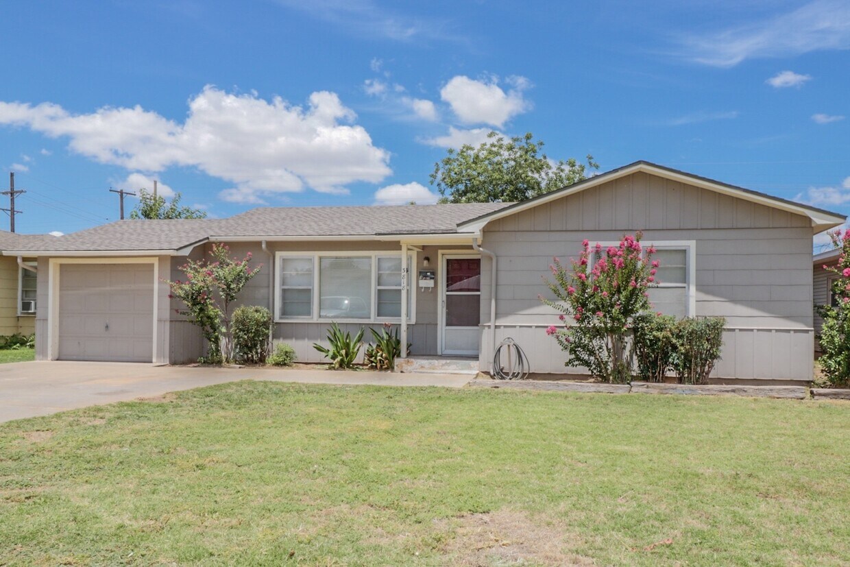 Primary Photo - Charming 3-Bedroom Near Maxey Park!