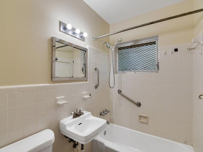 Foto del edificio - 7502 Pacific Ave