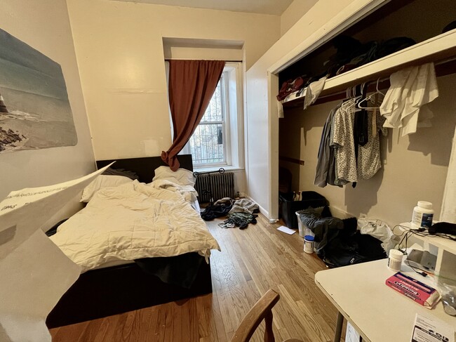 Building Photo - 686 Parker St