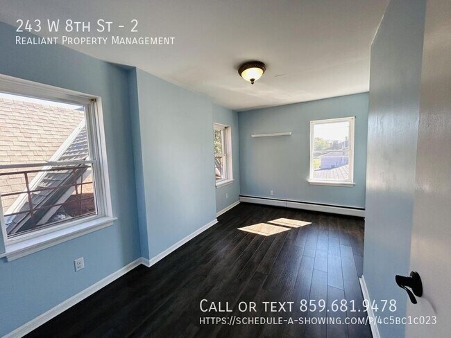 Foto del edificio - 243 W 8th St