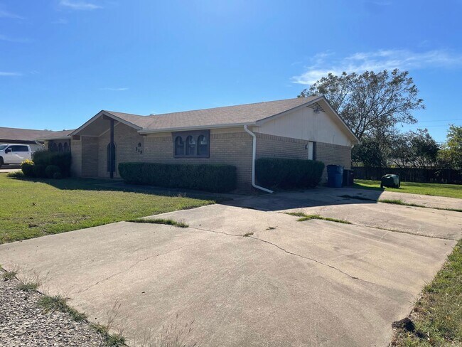 Foto del edificio - 229 Travis Ln