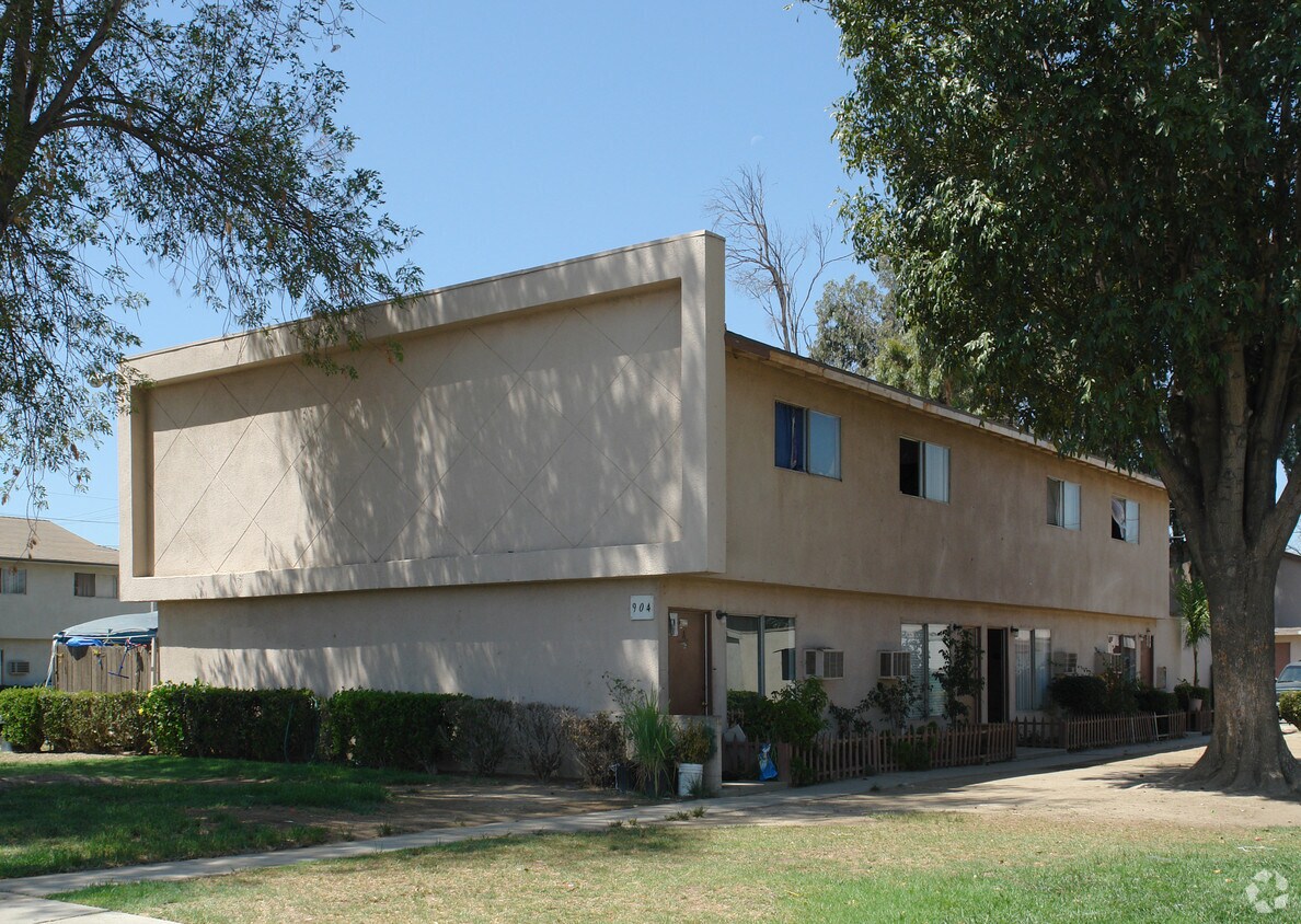 Primary Photo - 904 River Rd