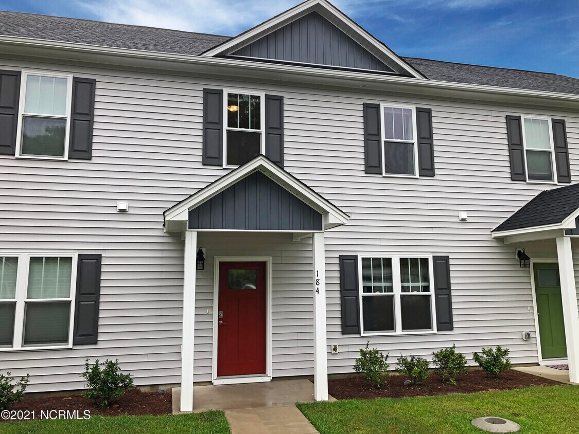 184 Lincoln Pl Cir, Leland, NC 28451 Townhome Rentals in Leland NC