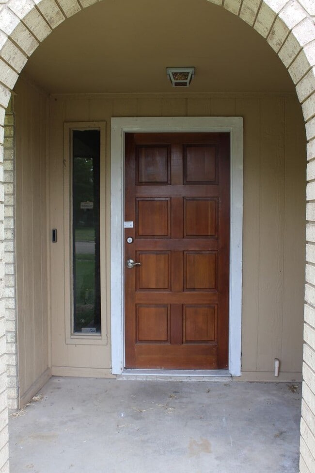 Building Photo - Welcome home!