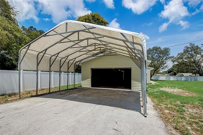 Foto del edificio - 11613 Oak Ln