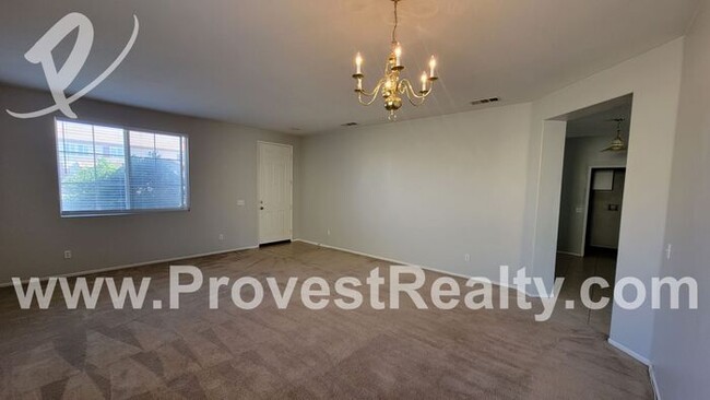 Building Photo - 4 Bed, 2 Bath Oak Hills Home!!!!