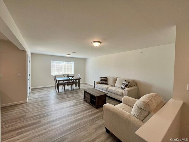 Foto del edificio - 206 Golf Links Rd