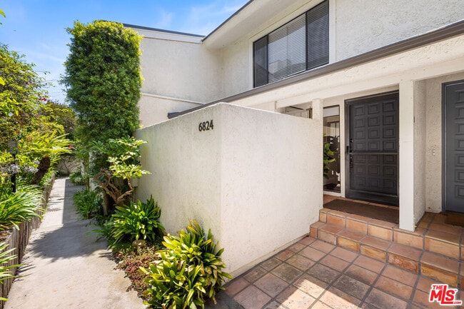 Building Photo - 6824 Las Olas Way