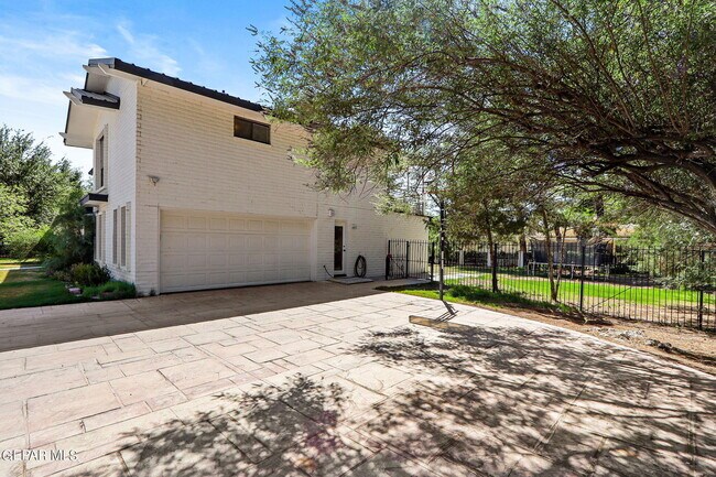 Foto del edificio - 5109 Memory Dr