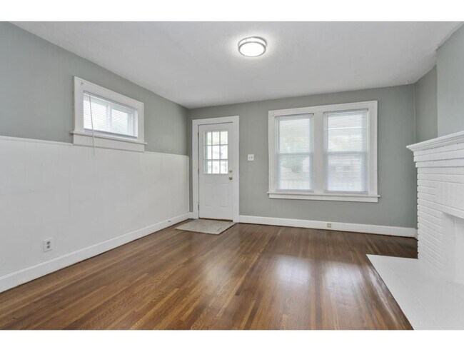 Building Photo - 327 S Wayne Ave